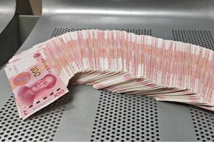 意媒：罗马给博努奇开出一份为期6个月合同，支付200万欧薪水